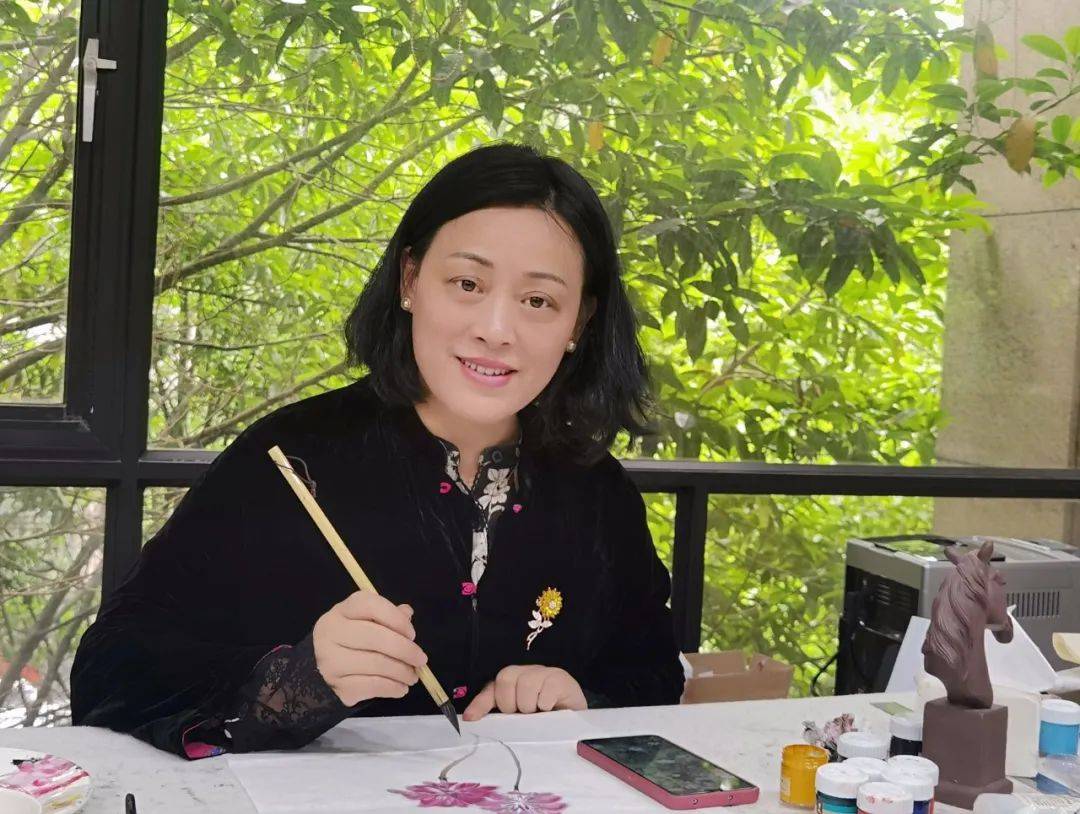 乘物游心参展画家王娟作品从构图有现代西方的构成意识在里面_艺术