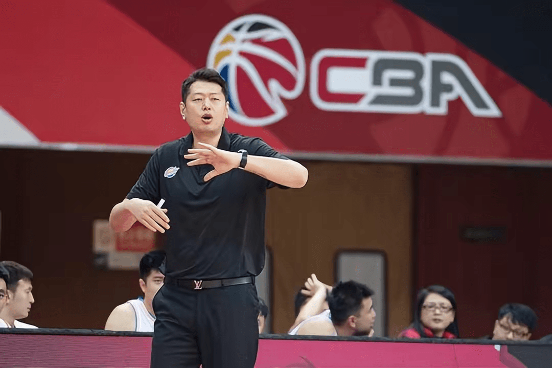 "男篮传奇"莫科:再婚仍不忘前妻,让丧女的岳父母晚年不再流泪_王凡