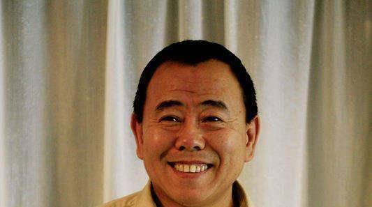 潘长江人小车大,200万座驾10年不换,网友都说有品位_尺寸_道奇_时候