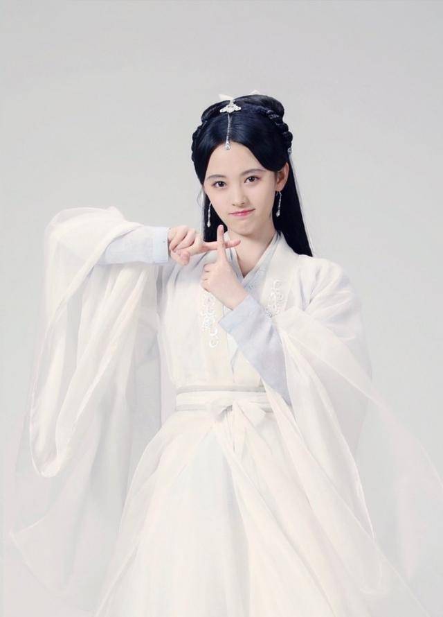 盘点那些穿古装白衣女子的装扮赵丽颖的眼神太有杀伤力了.