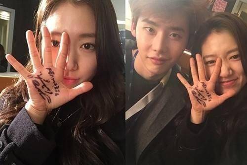 朴信惠婚礼荧屏男友皆互动,李敏镐张根硕回顾角色,却唯独少了他_李钟