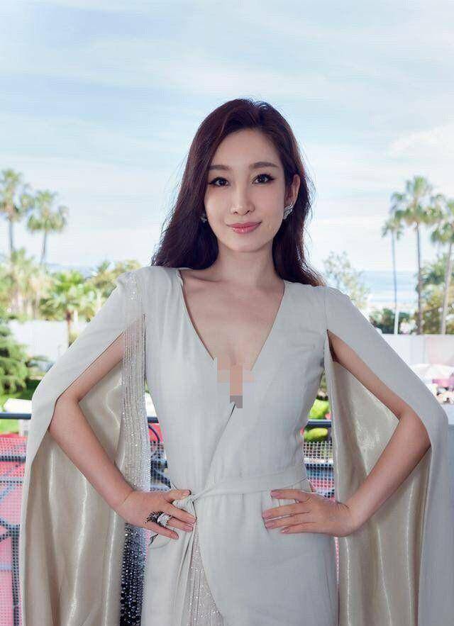 秦海璐春日美照,清新短发造型融入京剧元素,展现非凡的曲艺魅力_服装