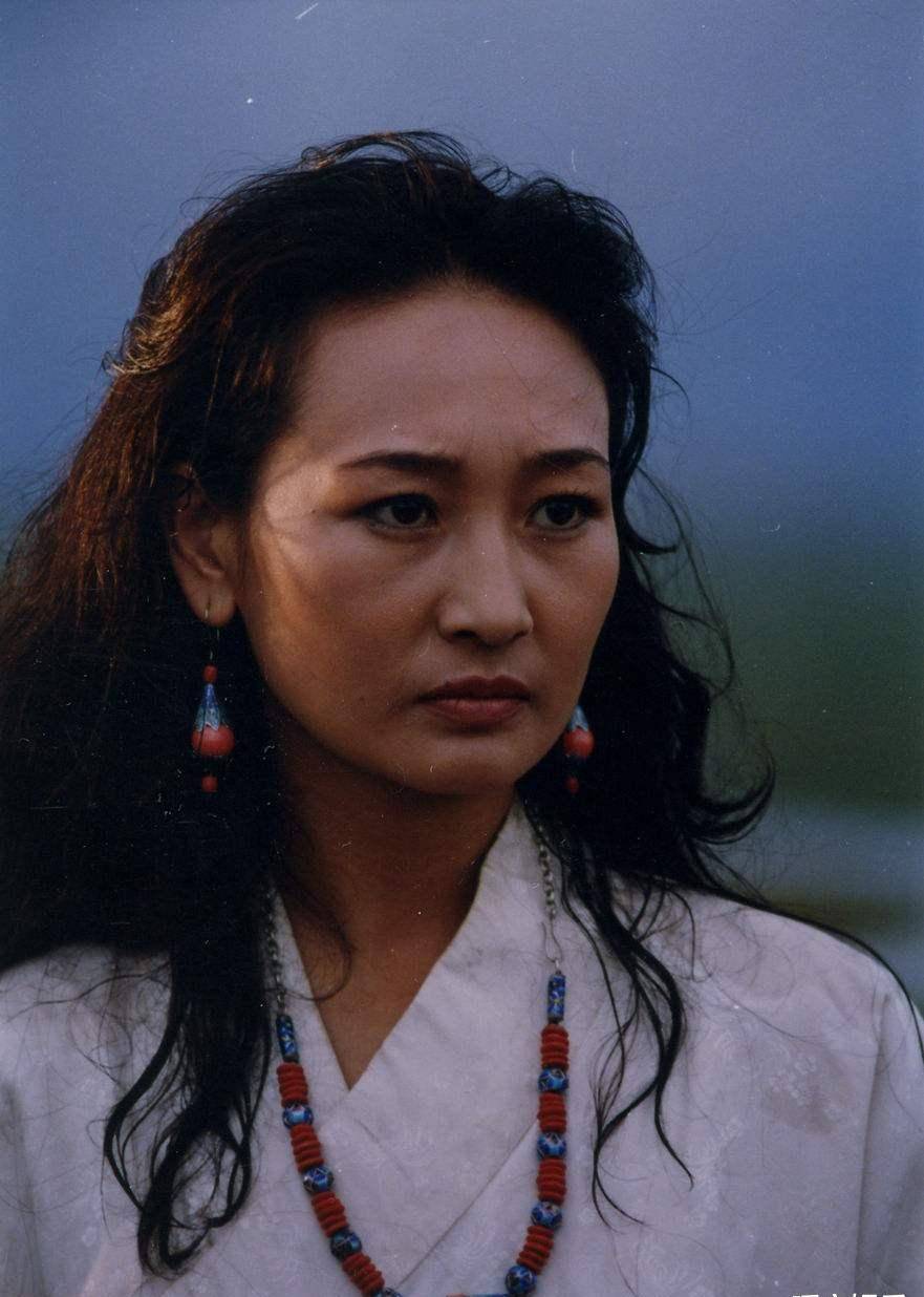 哈斯高娃:辣眼腾格尔"嗜酒如命",分手27年无儿无女_演出_斯琴高娃