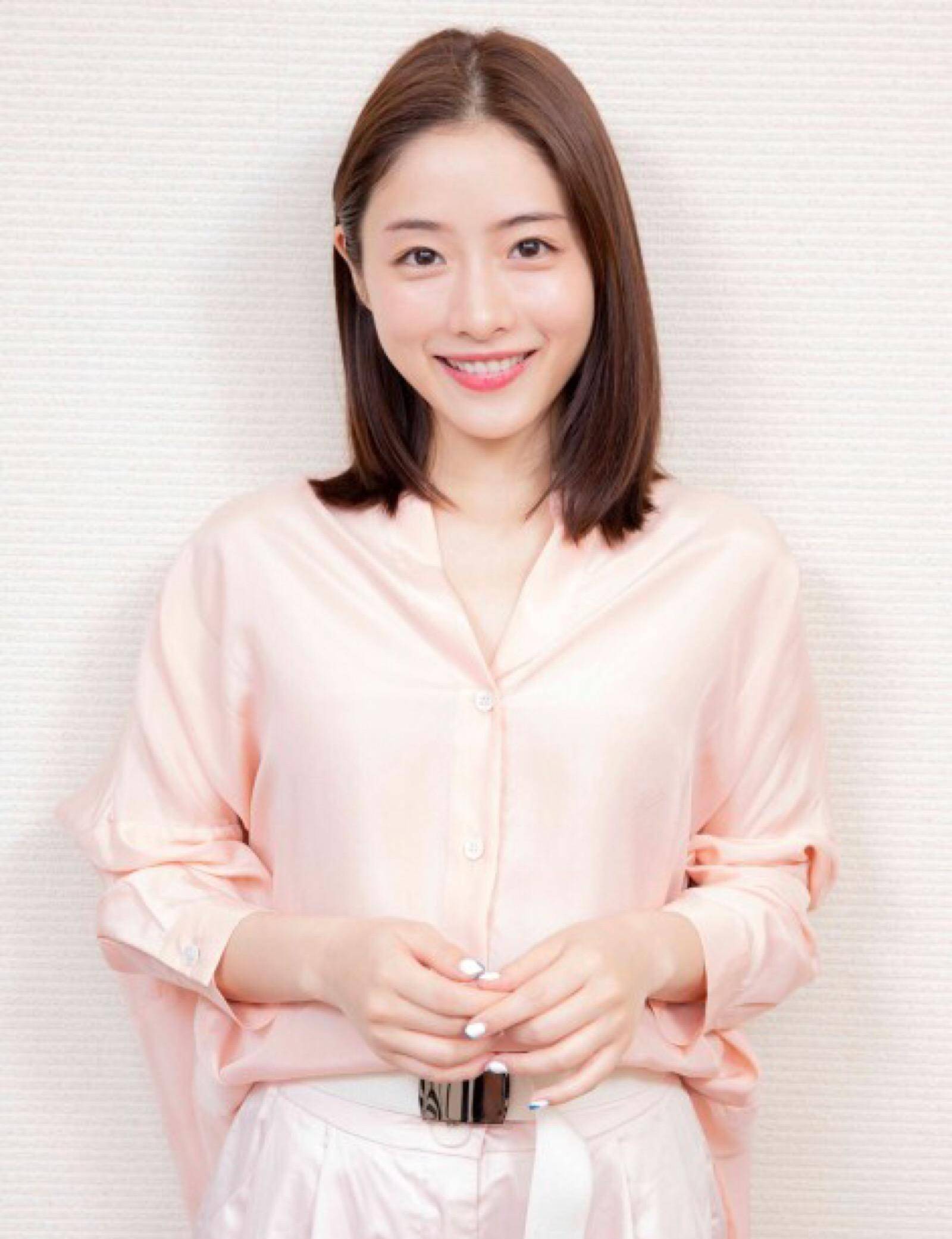 石原里美新劇《默默奉獻的灰姑娘》剛殺青,如今又傳出結婚的好消息