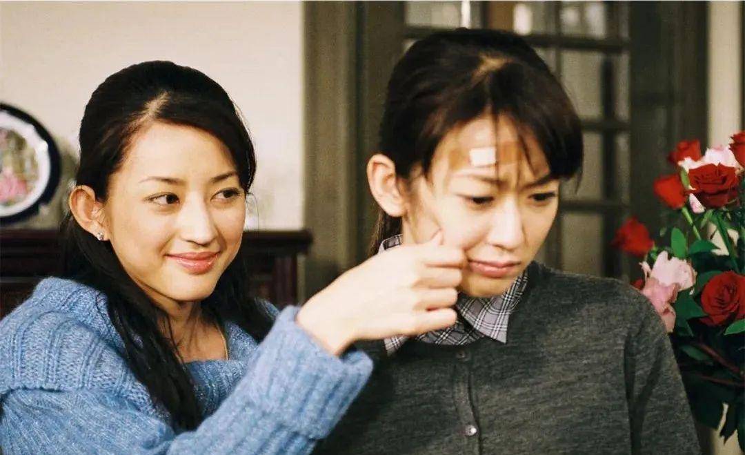 对姐姐牡丹（大河内奈奈子 饰）的占有欲强到病态。最终，她为了挽救姐姐的生命而失明…而这个疯狂、过激的