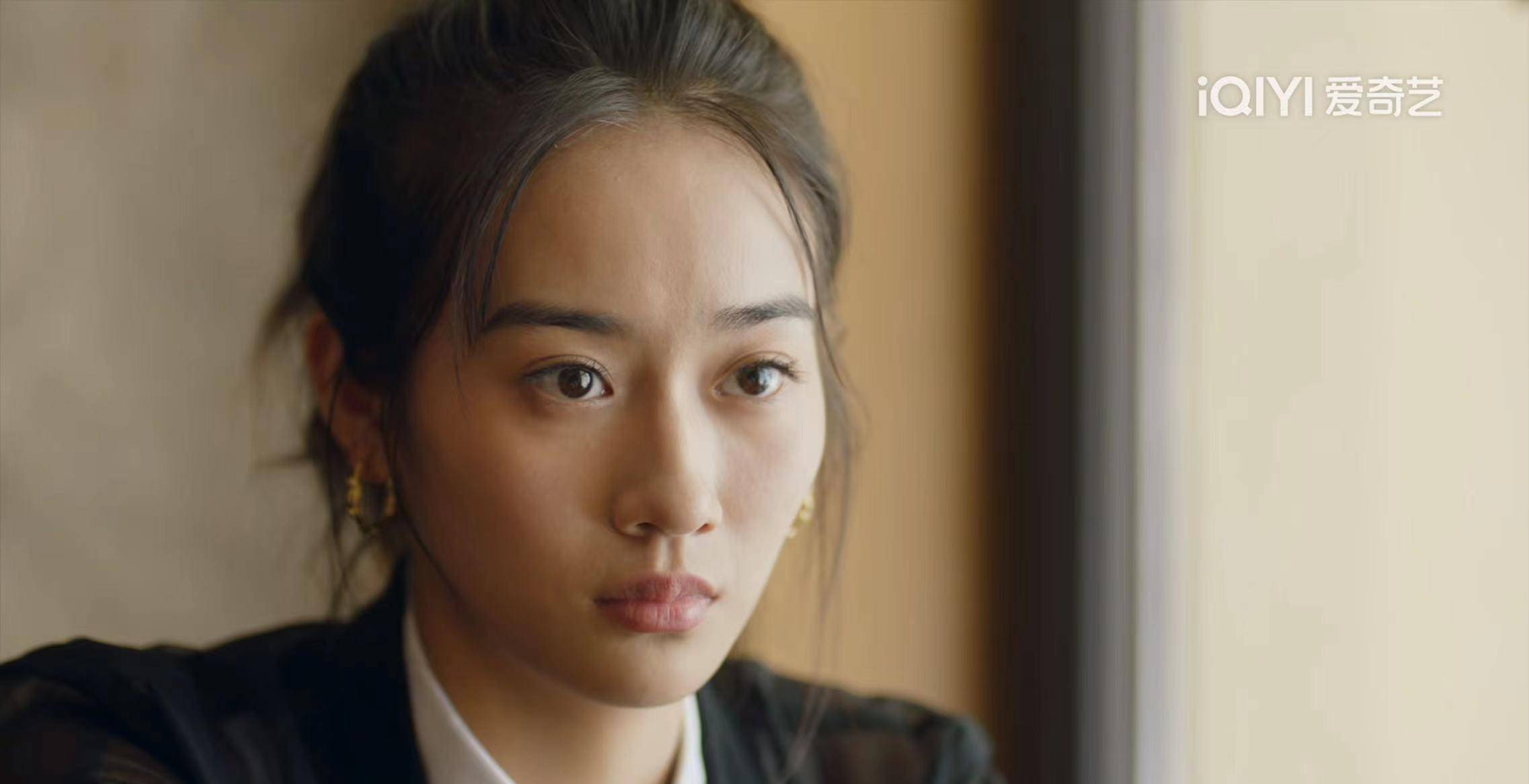 剧中夏冬调查冯军时发现了田慧慧,演员王璟彦其实有不少作品,《从结婚