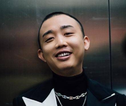 而pgone也在3月28日用真正的rap翻唱了秦牛正威和