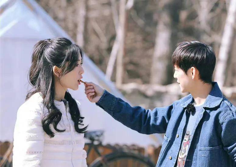 向往的生活下期预告中有谢娜,何炅看见谢娜后激动得抱起来转圈圈_的