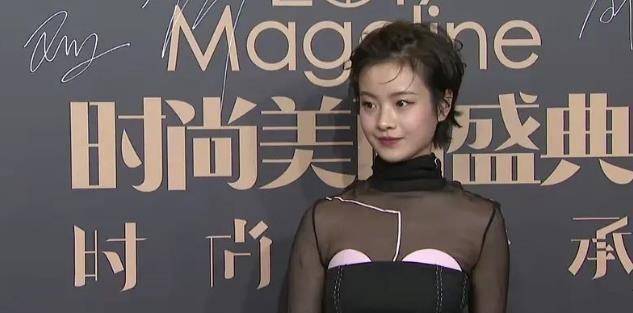 李庚希凭借乔英子这个角色被观众认识,李庚希在《小欢