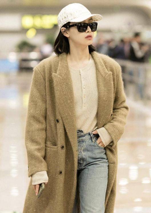 宋茜太会穿,大衣下面拼块"纱布",不仅不丑,意外美出新高度_小白_时尚