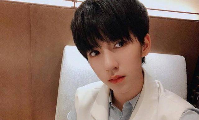 私生把贺峻霖撞倒上热搜了?是怎么回事?_保护_希望公司_时代