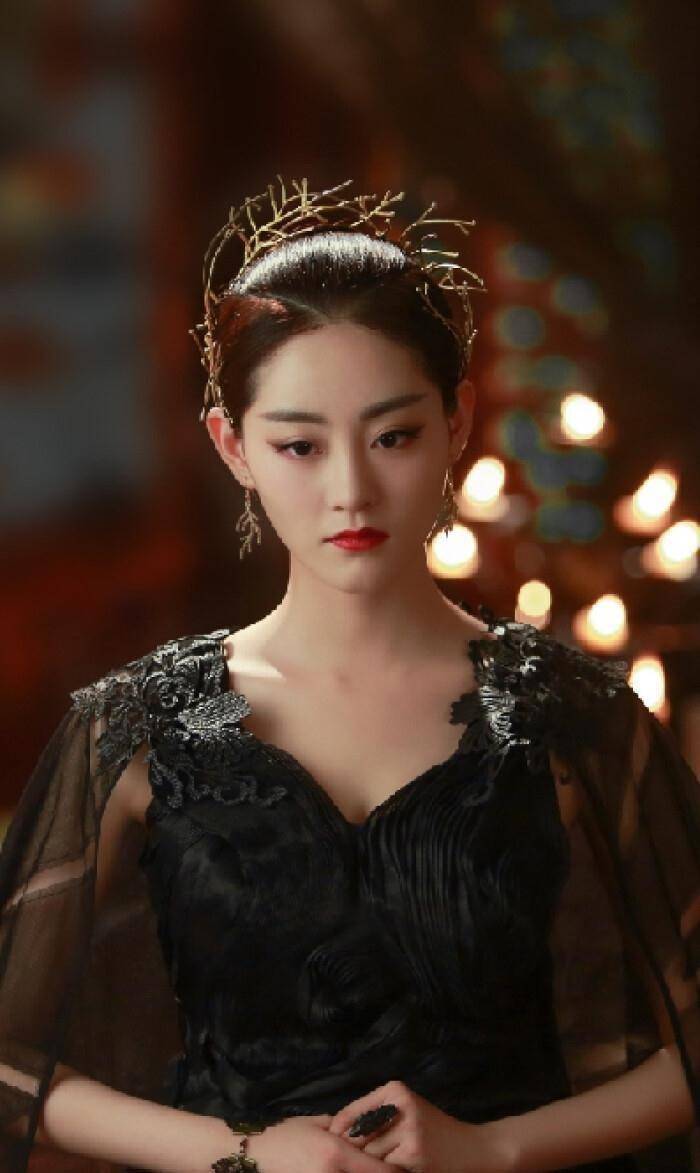 十位黑衣美人,赵丽颖帅气刘诗诗高贵,却只有她美到让观众惊叹!