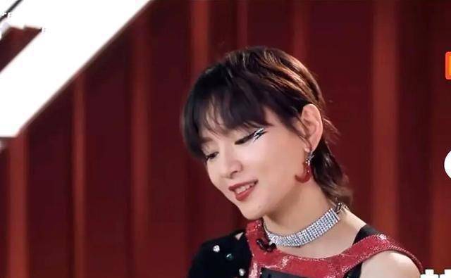 谁能想到,不争不抢的她却成了《浪姐2》里的"海王"_周笔畅_胡静_姐姐