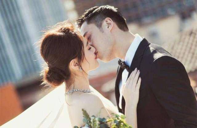 而对于媒体所写自己月赚300万台币(约70万人民币)的消息,赖弘国也是