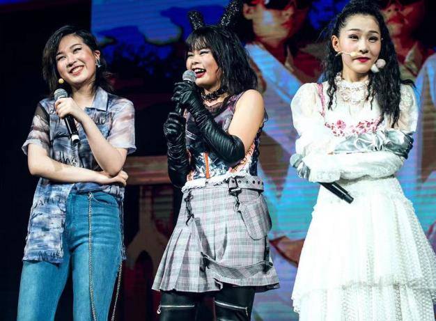 曾备受争议的cindy,如今变"辣妹"身材姣好与早期判若两人_组合_照片