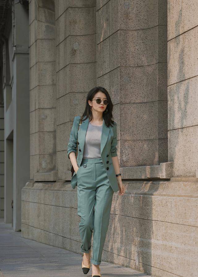 神女博主初秋穿搭造型,小个子女生穿出强大气场,干练知性又时髦_衣服