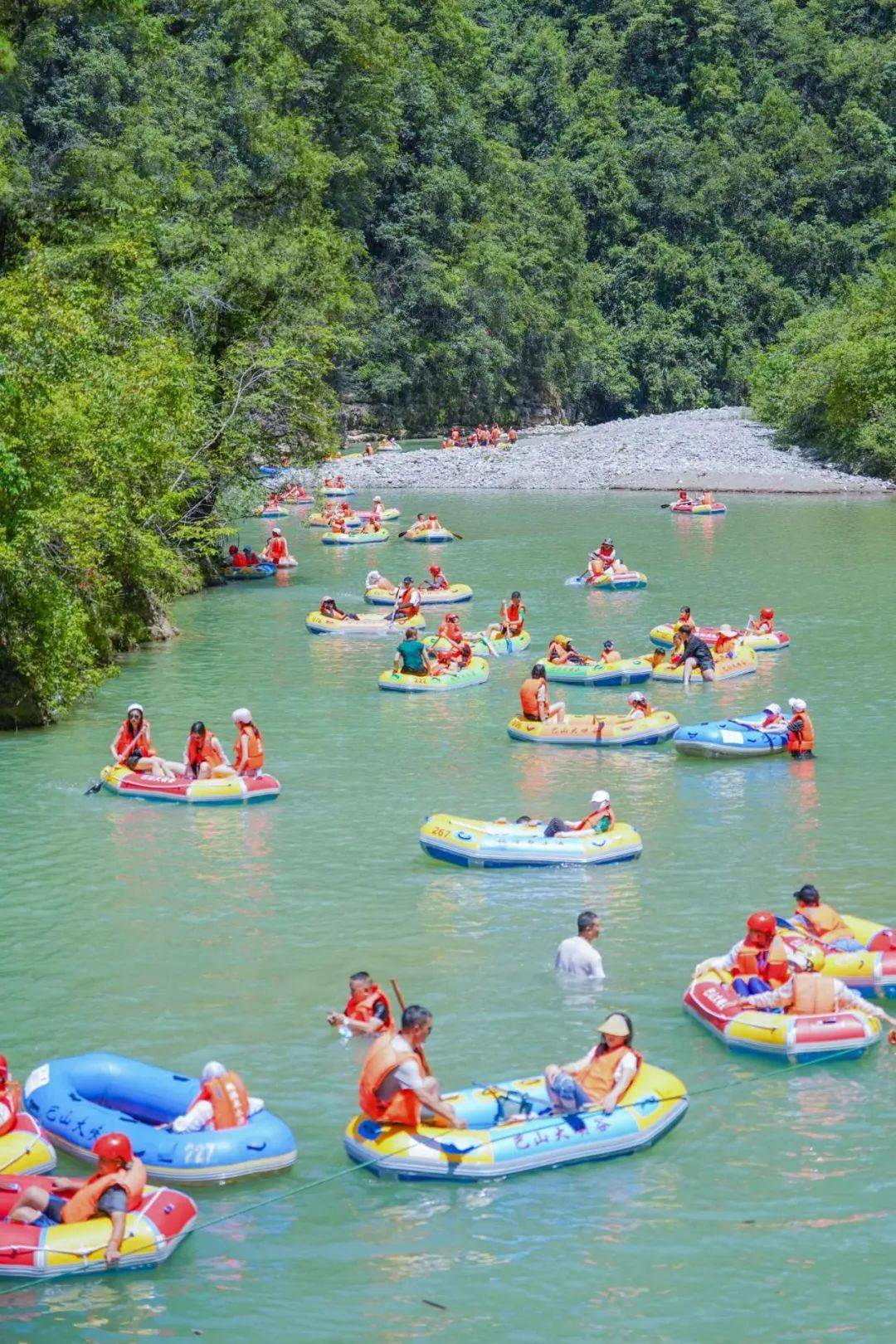 巴山大峡谷漂流图片