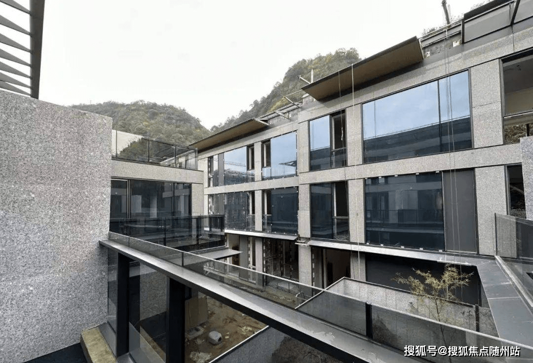 迎山而上的坡地别墅,是真正宜78 在香港:从太子道西转上嘉道理道