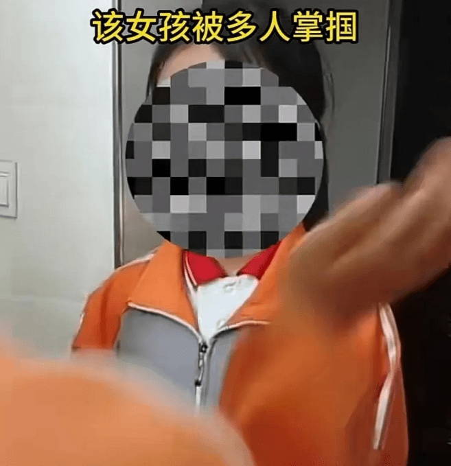 小小年纪就如此狠毒！初中女生遭多人掌掴还录像,背后原因很可笑