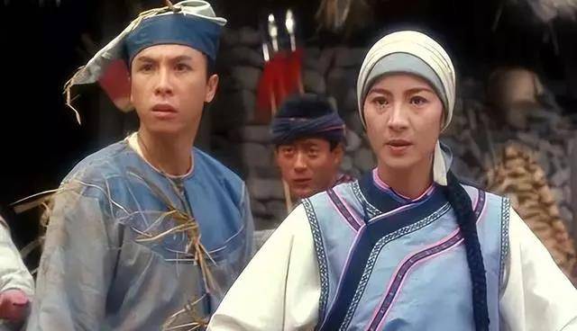 金融危机此后的甄子丹开始尝试自己当导演,自己指导了两部电影《战