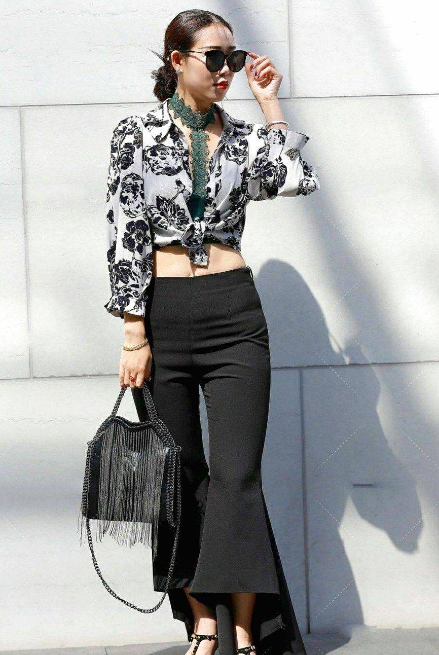 身材苗条的气质女子,复古衬衫搭配喇叭裤,简约大气,但又很高级_时尚