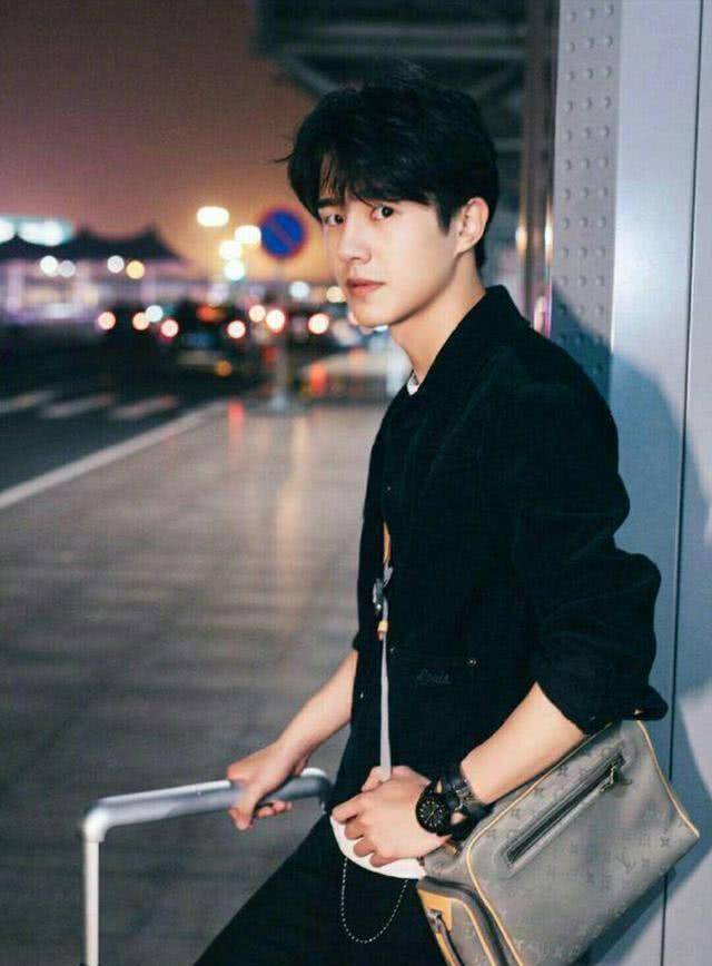 刘昊然:不是双胞胎了,我今年21岁,我弟弟才15岁.