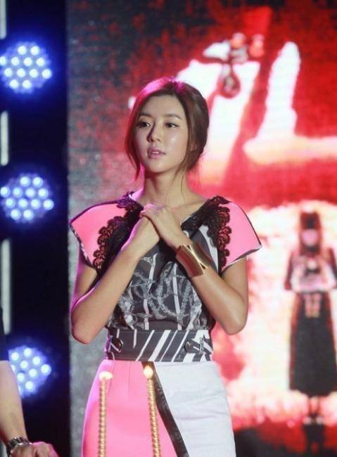 作为"受害者"的朴寒星还出来道歉,真是心疼这位姐,这个时候还要给老公