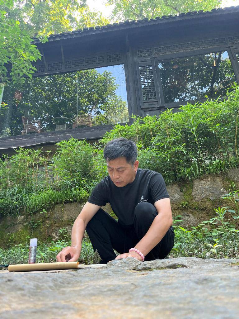 乔口桔洲何处是?满江芦荻夜萧萧.