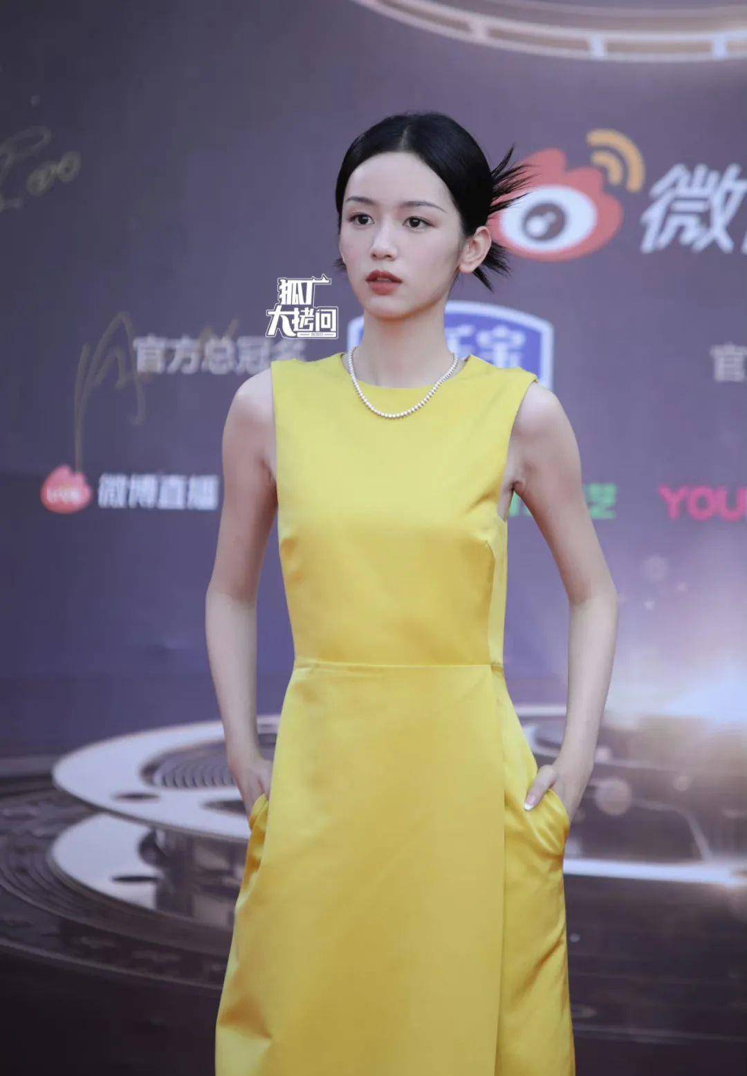 angelababy进不去的红毯,她美得像开了光……_电影_连衣裙_活动