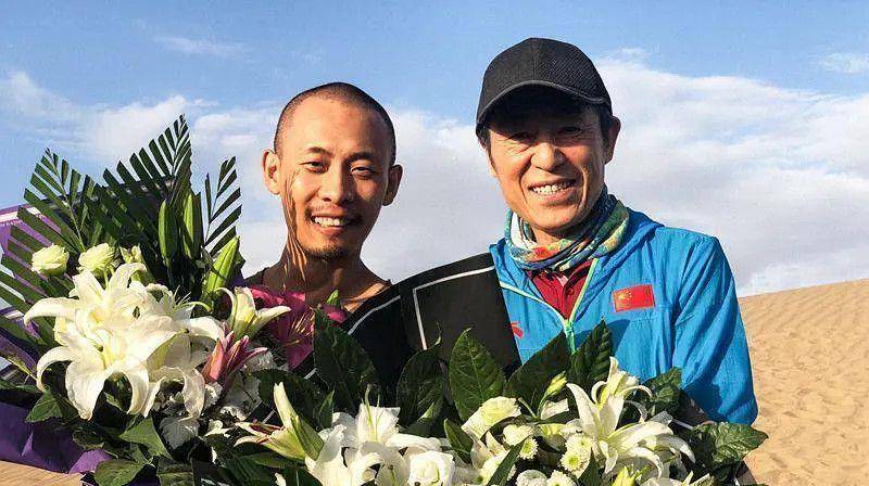 他因搭档王宝强走红,曾输李易峰39岁获视帝,合作吴京光脚爬雪山_张译