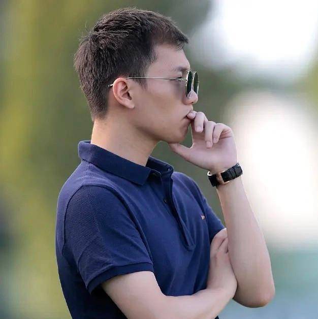 拍时尚大片颜值不输男明星,霸道总裁范_章泽天_富二代_张近东