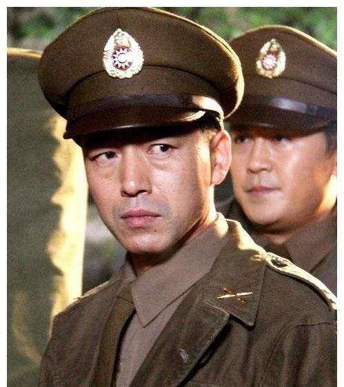 因戴手表妻子烫头发暴露身份,被抓起来公审枪决_杨进兴_特务_韦德福