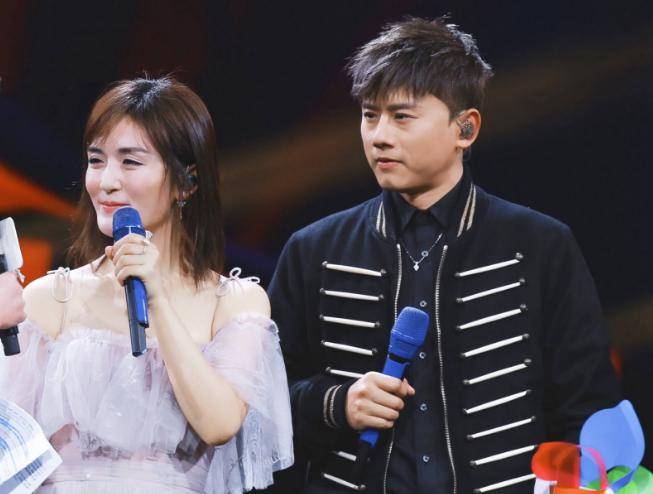 太甜谢娜张杰带小女儿上早教课张杰专心带娃谢娜负责玩手机