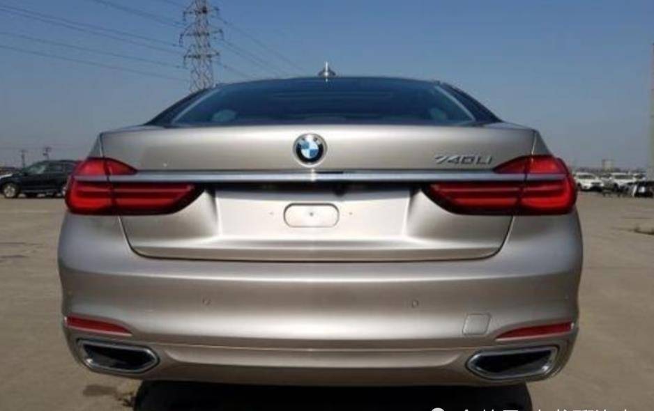 宝马7系被玛莎拉蒂撞成马蜂窝,宝马安全性能不高?恰恰相反!_搜狐汽车_