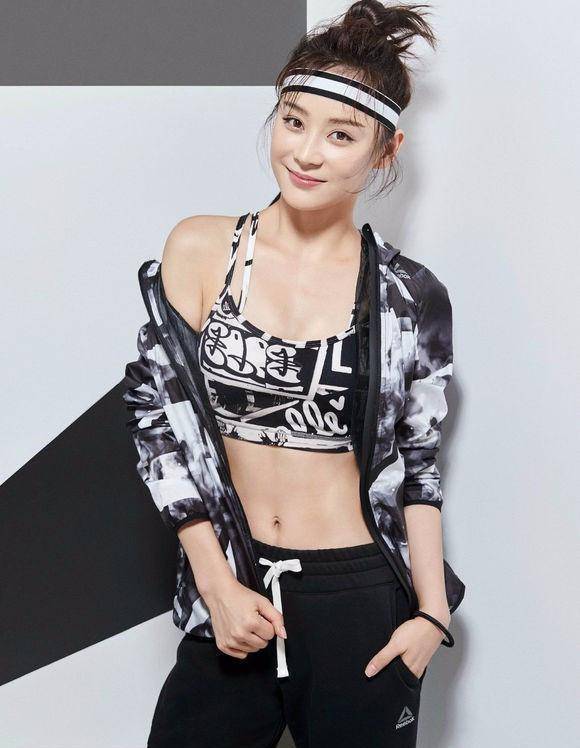 甚至还鼓动起身边的朋友一起去健身,像杨紫,乔欣,王子文等在《欢