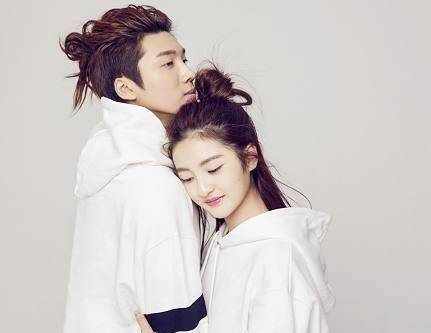 不到18岁就早早结婚,让人羡慕不已_张木易_miki_恋情