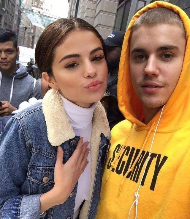 不过说到selena,小编相信大家想到的另外一个人一定是justinbieber.