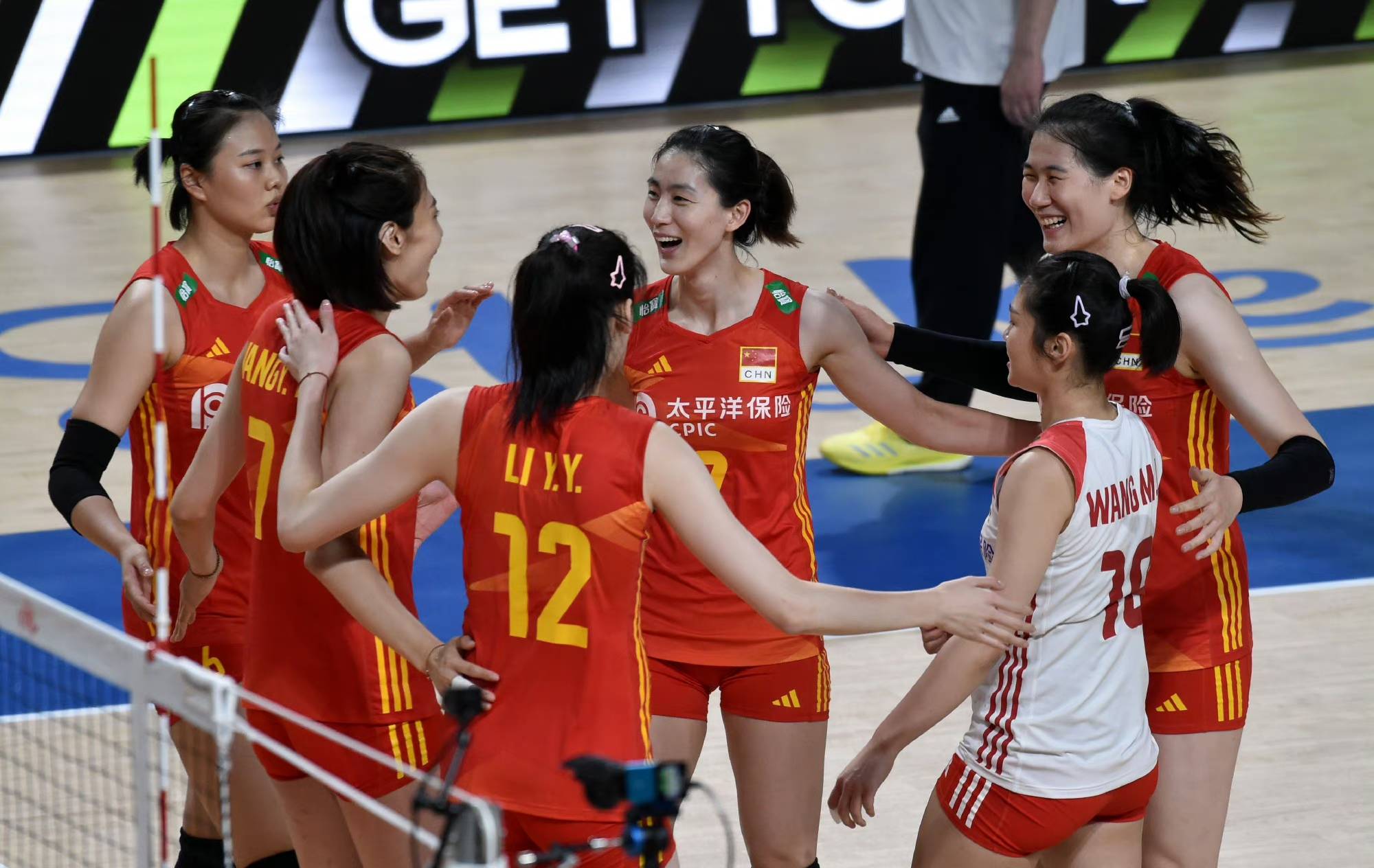 当前中国女排的主攻线有李盈莹,她是一个技术实力很全面的球员,现在就