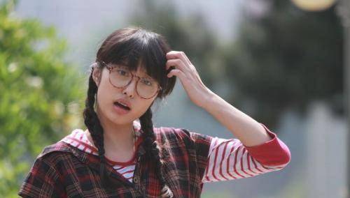 她因演"丑女"一炮而红,却被张艺谋踢出剧组,如今摇身变辣妈_李欣汝