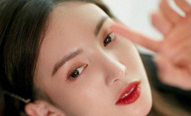 桃花妆,枫叶妆都out了,初秋流行"红茶妆",杨幂金晨都爱了_颜色_棕色