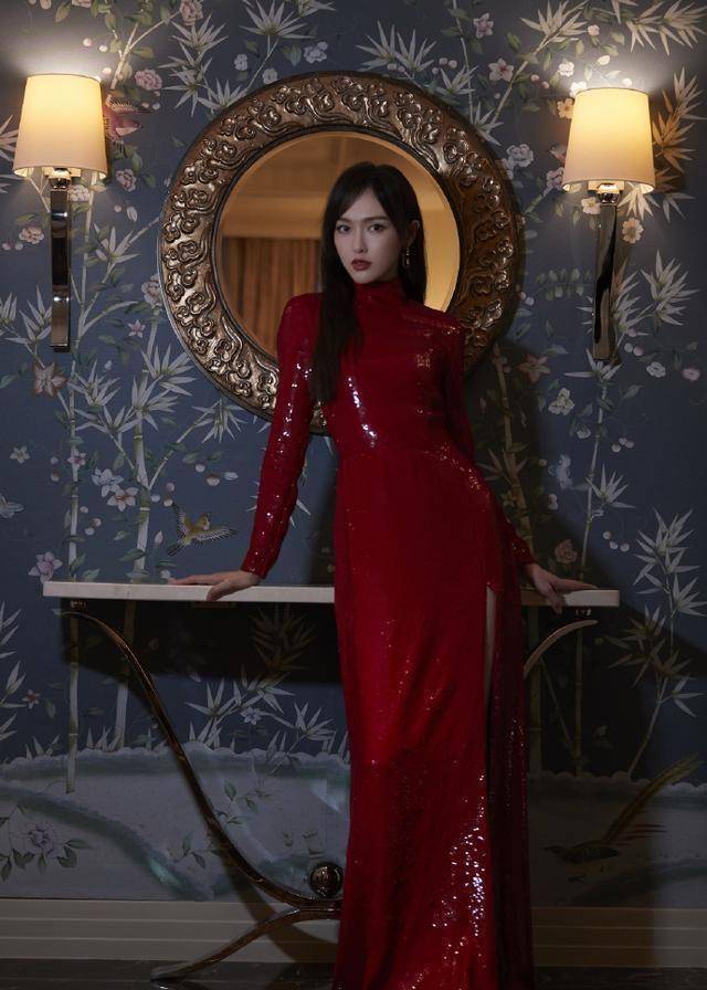 唐嫣生图曝光脸部发福明显,苹果肌变得颇高像"换脸"_嘴巴_网友_照片