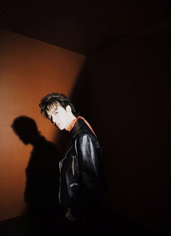 王一博曾说自己比较像《海贼王》中的罗罗诺亚·索隆,说得少做得多,有