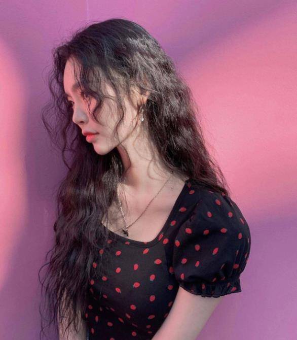 30多岁和40多岁的女性理想的发型是什么?看看这5款发型,看起来更年轻