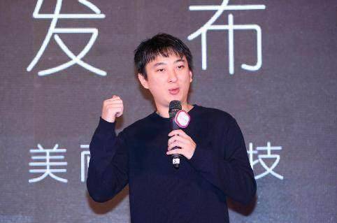 王思聪前女友豆得儿新欢竟是黄子韬,两人关系好到同穿一件t恤_女孩子