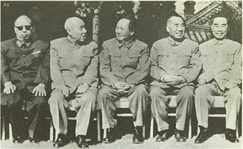 1945年罗荣桓去东北，被手下司令员傲慢对待，事后他如何处理的？