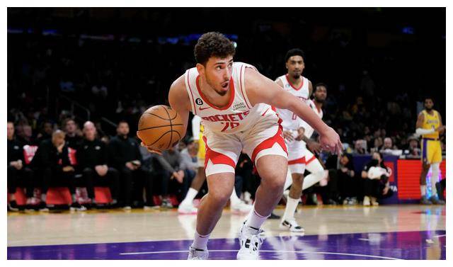 单赛季29次两双,模板约基奇!身高2米12的他,会成为全明星吗?