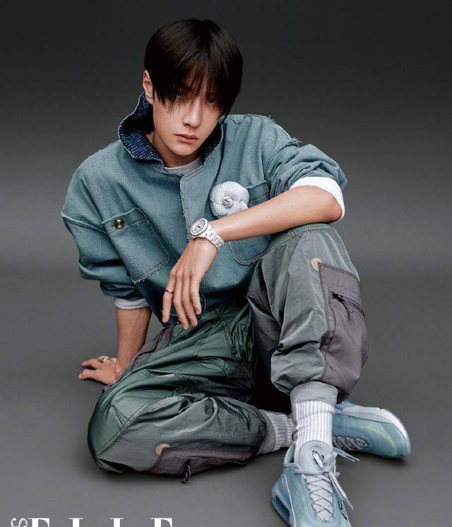 王一博刷封集齐九宫格,粉丝氪金近6000万!获天妈新爱称:幺崽!