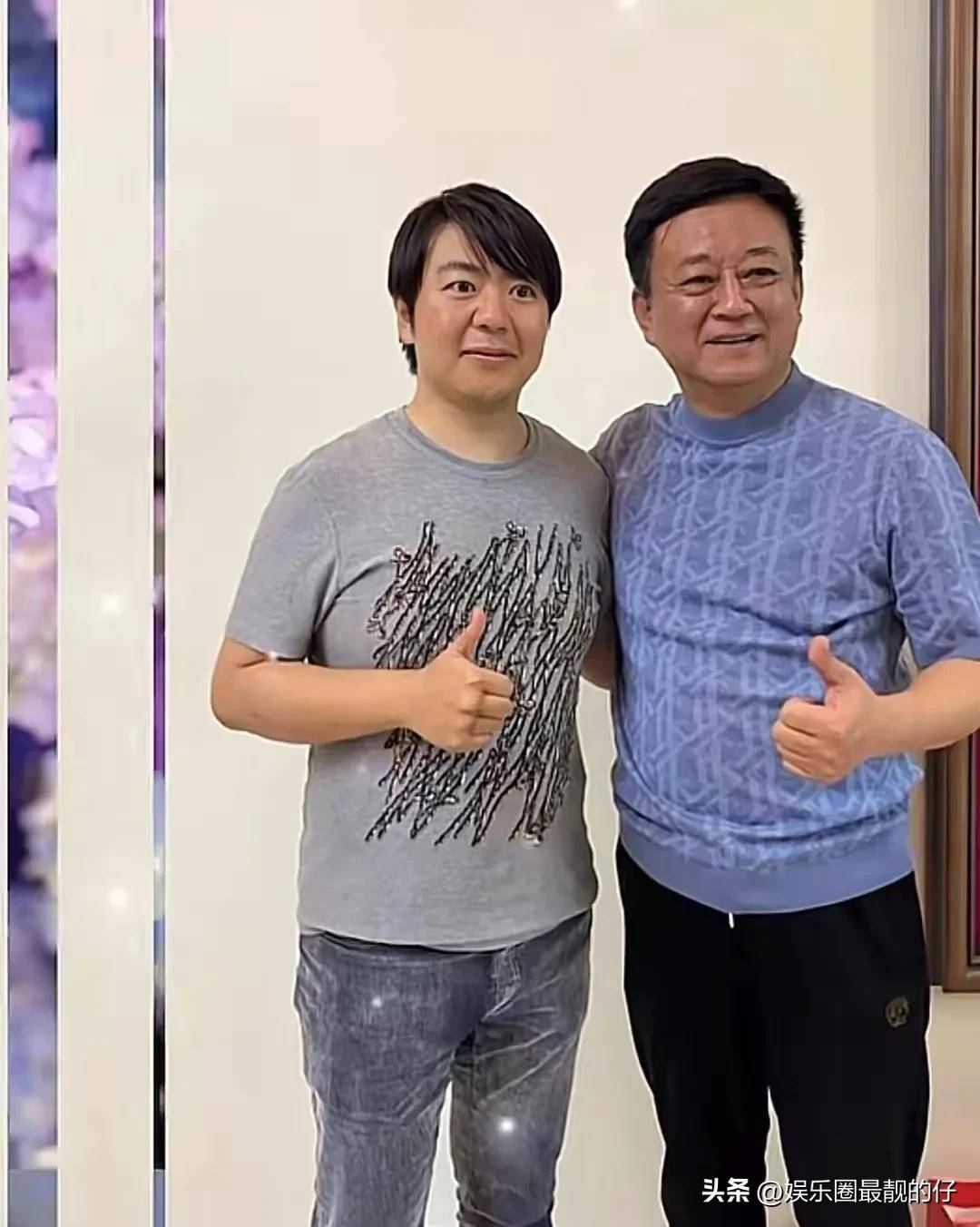 朱军近照曝光,容光焕发红光满面,年轻不输钢琴家郎朗_生活_习惯_夫妇