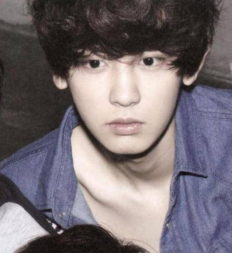 朴灿烈刚出道的时候,看起来是安静的日系少年风格.