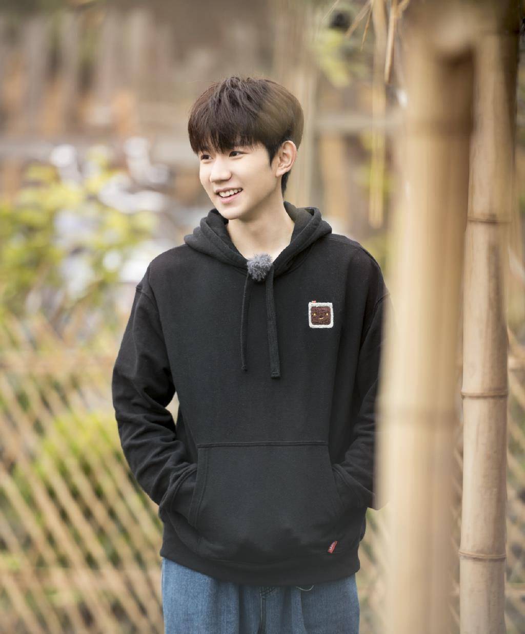 令四叶草兴奋的是,接到饮品代言的不仅仅是王源,而是tfboys三个人.